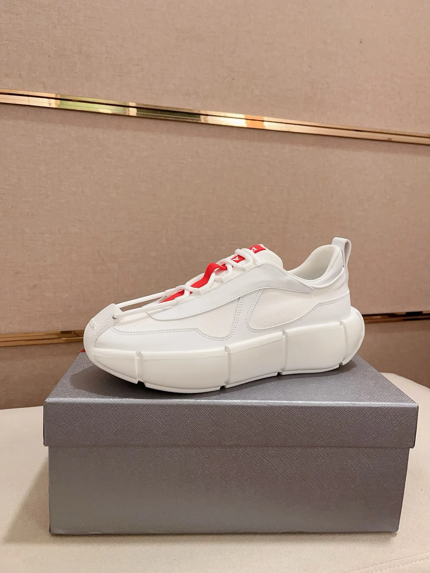 Men's shoes 💰 540💰 ✔️✔️✔️High version High-quality new PRADA (Prada) counters are launched simultaneously, new men's shoes, 😘fabrics are selected from first-layer cowhide. Lining: imported elastic mesh➕cowhide lining. 👍🏿High-end☄️Open-molded non-slip rubber outsole, exquisite lines, simple and elegant, comfortable and high-end for leisure travel. Number of yards: 38 to 44. (Can be customized for 45 non-refundable)